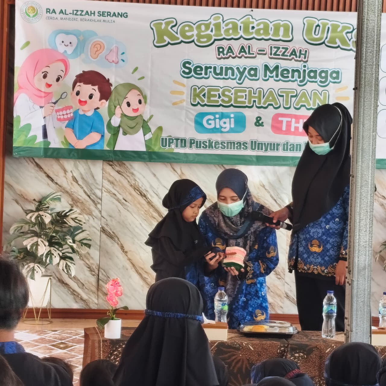 Penyuluhan dan Pemeriksaan Kesehatan THT oleh Puskesmas Unyur di RA Al-Izzah